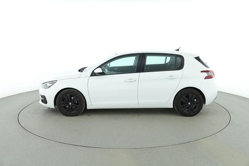 Gebraucht Peugeot 308 Active 120 PS (88 kW) 2018 Weiß Limousine