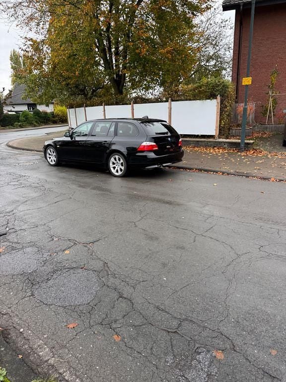 Schwarz Gebraucht 2006 BMW 520 Performance Kombi | 4.400 € (Guter Preis) - Bild 1/4