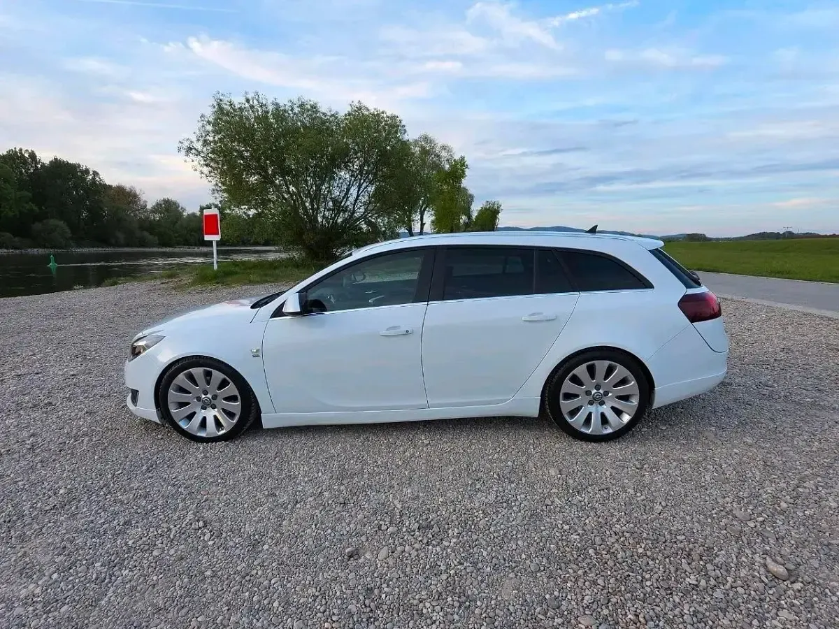 Używany Opel Insignia OPC 194 KM (142 kW) 2014 Biały Kombi