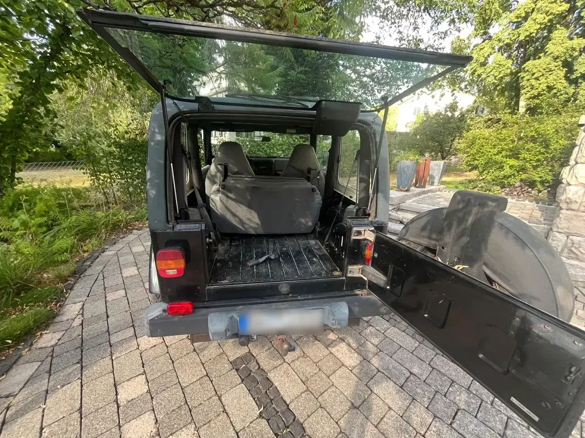 Gebraucht Jeep Wrangler Sahara 177 PS (130 kW) 2000 Schwarz SUV