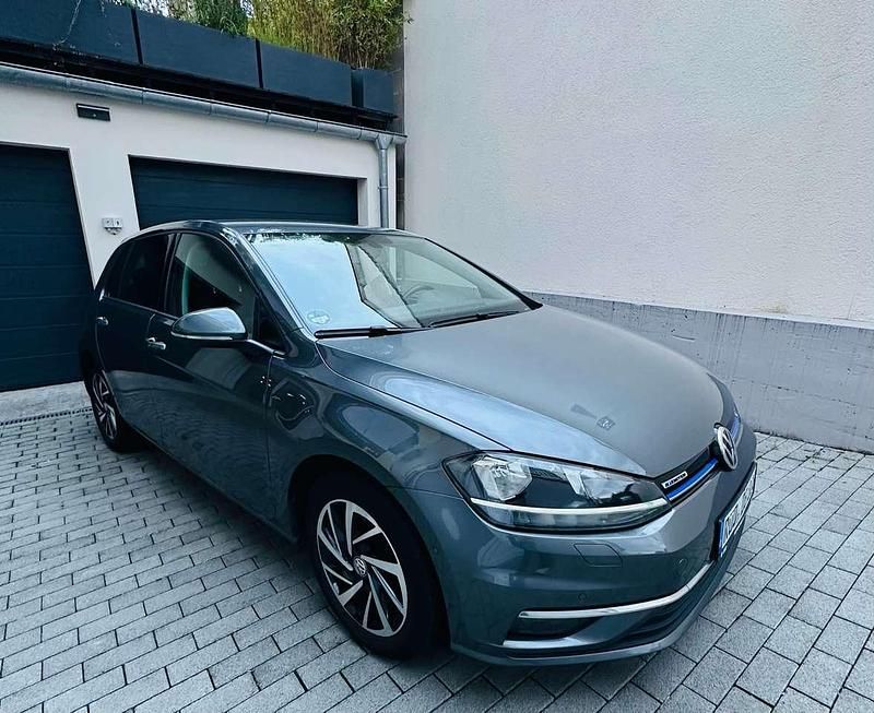 Grau Gebraucht 2018 VW Golf VII Join Kleinwagen | 14.999 € (Fairer Preis) - Bild 1/2