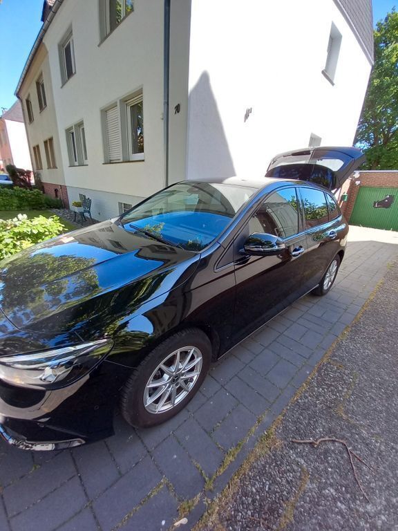 Schwarz Gebraucht 2023 Mercedes B180 Van / Kleinbus | 26.500 € (Guter Preis) - Bild 1/4
