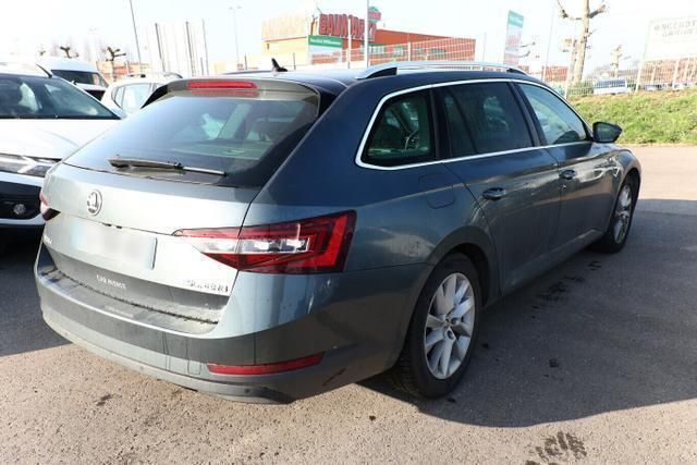 Quarzgrau metallic quarzgrau metallic Gebraucht 2019 Skoda Superb Style Kombi | 18.031 € (Fairer Preis) - Bild 1/4