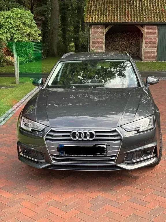 Gebraucht Audi A4 Sport 190 PS (139 kW) 2019 Grau Kombi