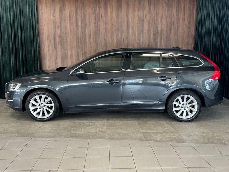 Gebraucht Volvo V60 181 PS (133 kW) 2015 Grau Kombi