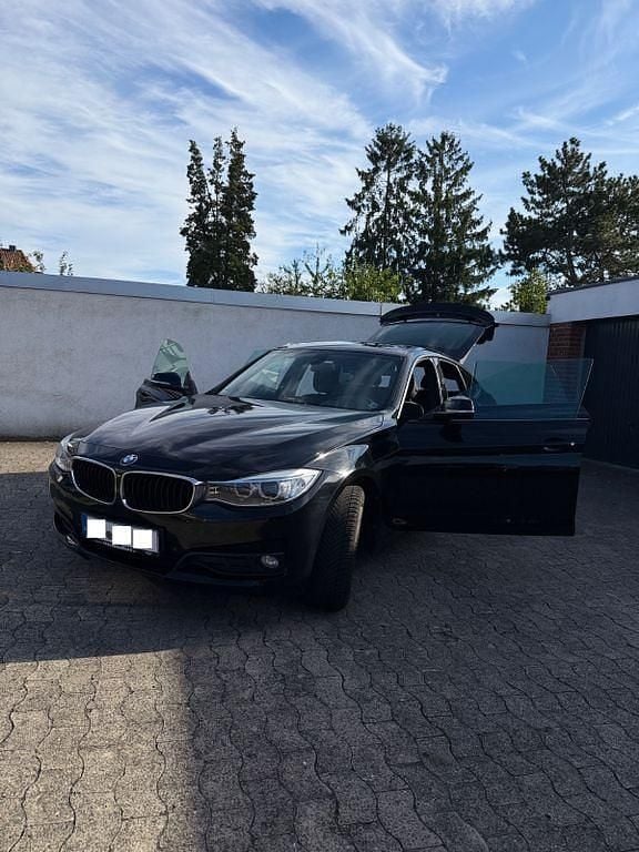 Schwarz Gebraucht 2014 BMW 320 Gran Turismo Limousine | 12.800 € (Fairer Preis) - Bild 1/4