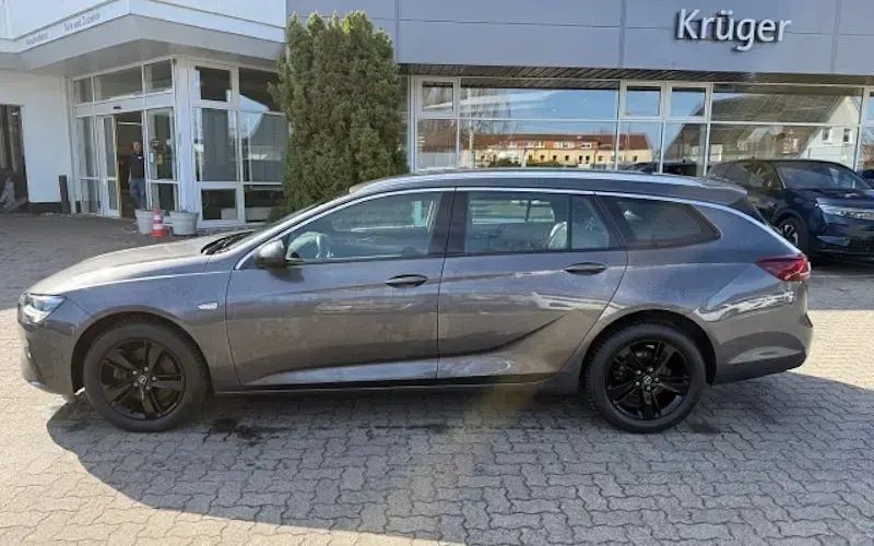 Gebraucht Opel Insignia Elegance 174 PS (127 kW) 2022 Mondstein grau/e:vulkan grau Kombi