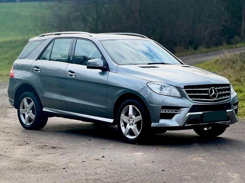 Silber Gebraucht 2012 Mercedes ML350 AMG line SUV | 20.199 € (Guter Preis) - Bild 1/4