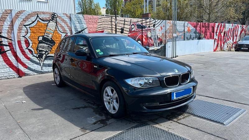 Gebraucht BMW 116 122 PS (89 kW) 2009 Schwarz Kleinwagen