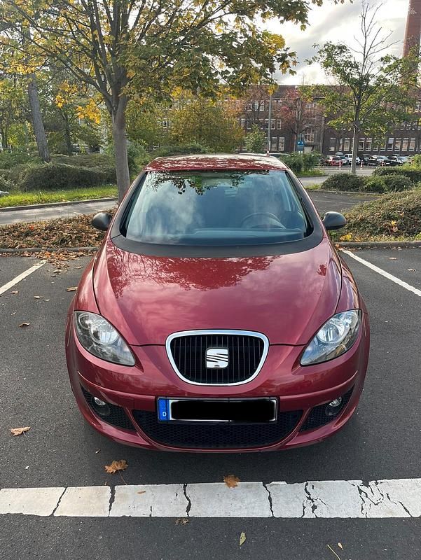 Rot Gebraucht 2004 Seat Altea Van / Kleinbus | 1.800 € (Fairer Preis) - Bild 1/4