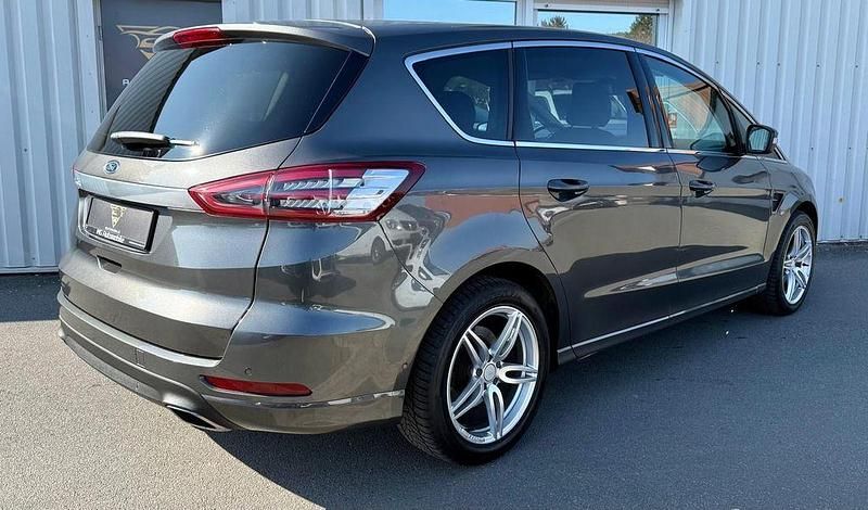 Gebraucht Ford S-MAX Titanium 179 PS (131 kW) 2017 Grau Van / Kleinbus