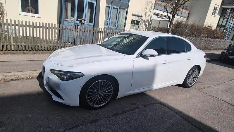 Gebraucht Alfa Romeo Giulia Super 180 PS (132 kW) 2016 Weiß Limousine