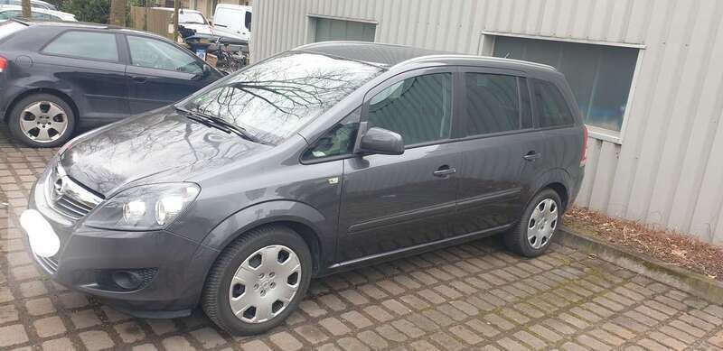 Grau Gebraucht 2012 Opel Zafira Tourer Edition Van / Kleinbus | 5.300 € (Fairer Preis) - Bild 1/4