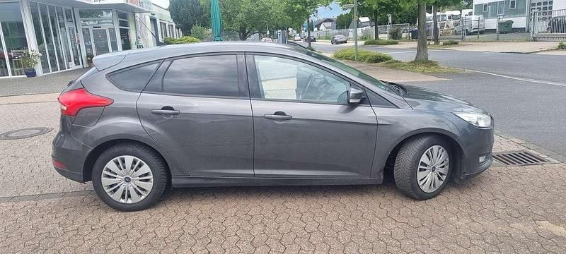 Magneticgrau (metallic) Gebraucht 2015 Ford Focus Business Edition Kleinwagen | 5.000 € (Fairer Preis) - Bild 1/4
