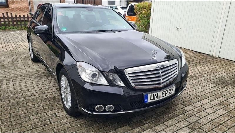 Gebraucht Mercedes E200 Elegance 184 PS (135 kW) 2009 Schwarz Limousine