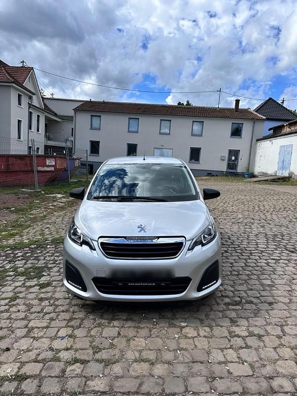 Grau Gebraucht 2020 Peugeot 108 Kleinwagen | 5.500 € - Bild 1/4