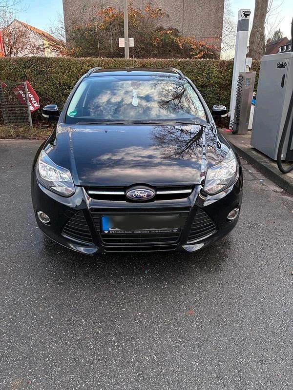 Gebraucht Ford Focus 125 PS (91 kW) 2014 Schwarz Kombi