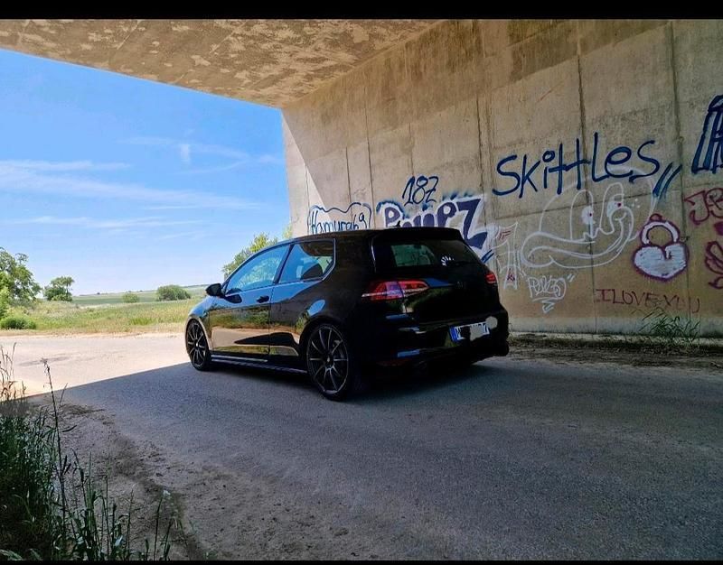 Schwarz Gebraucht 2014 VW Golf VII GTI Kleinwagen | 16.000 € (Etwas zu teuer) - Bild 1/4