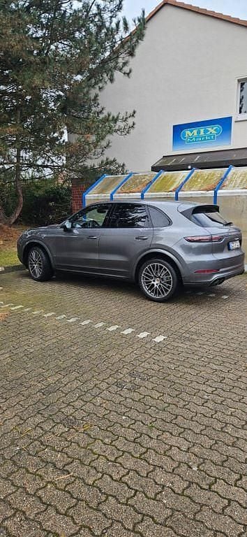 Grau Gebraucht 2020 Porsche Cayenne SUV | 49.990 € - Bild 1/4