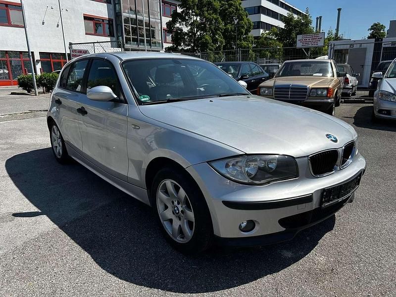 Gebraucht BMW 118 122 PS (89 kW) 2006 Titansilber metallic Kleinwagen