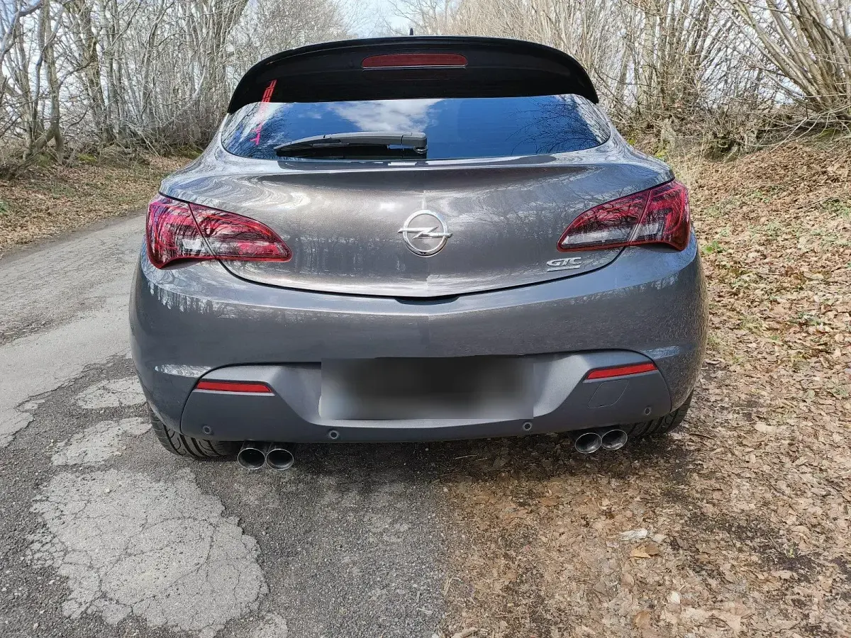 Gebraucht Opel Astra GTC 175 PS (128 kW) 2013 Grau Coupé