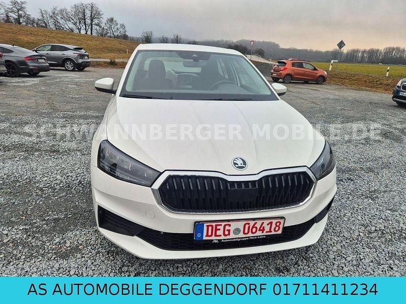 Weiß Gebraucht 2022 Skoda Fabia Active Limousine | 12.999 € (Guter Preis) - Bild 1/4