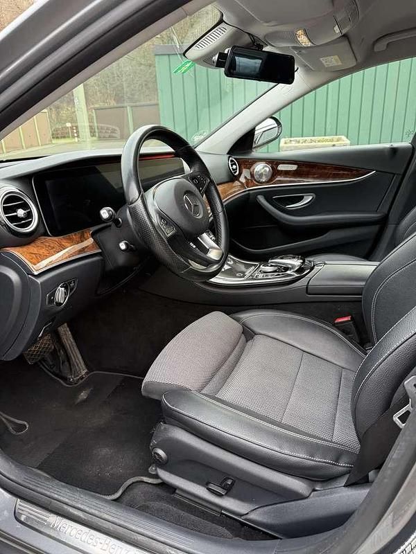Gebraucht Mercedes E220 194 PS (142 kW) 2016 Grau Limousine