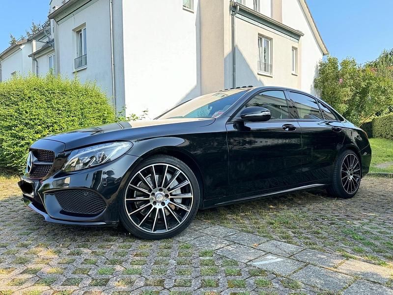Schwarz Gebraucht 2015 Mercedes C250 AMG line Limousine | 21.250 € (Teuer) - Bild 1/4