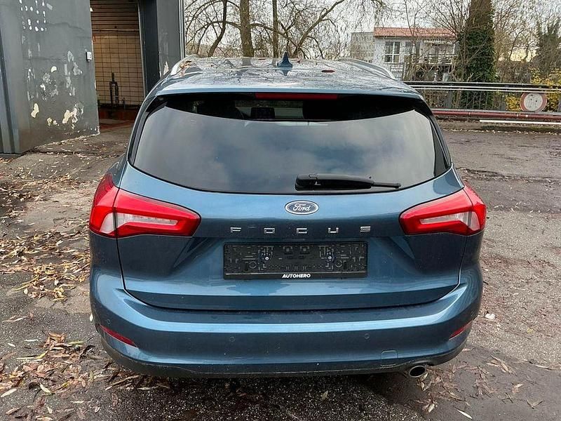 Gebraucht Ford Focus Cool & Connect 125 PS (91 kW) 2020 Blau Limousine