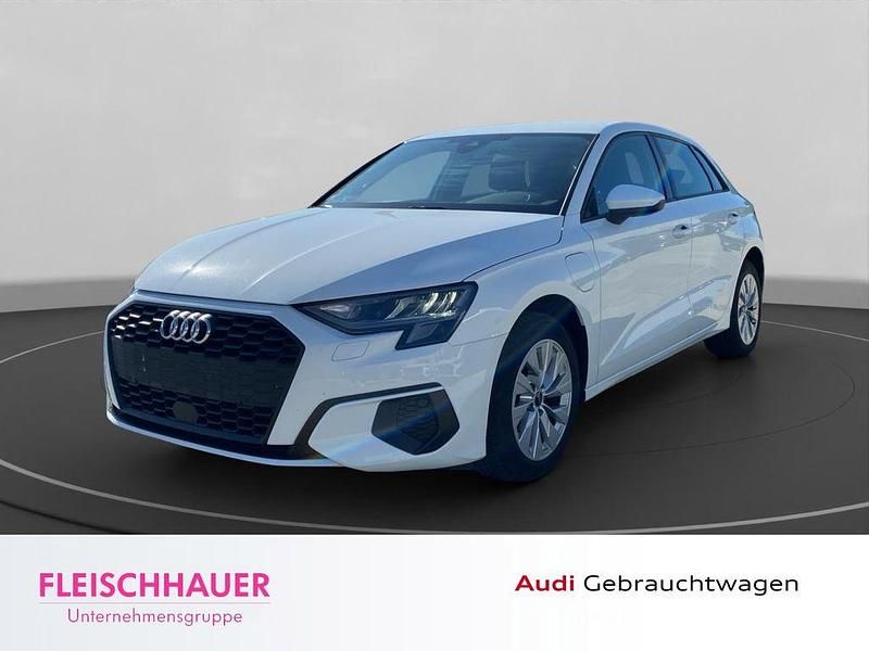 Weiß Gebraucht 2022 Audi A3 Sportback e-tron Limousine | 23.490 € (Guter Preis) - Bild 1/4
