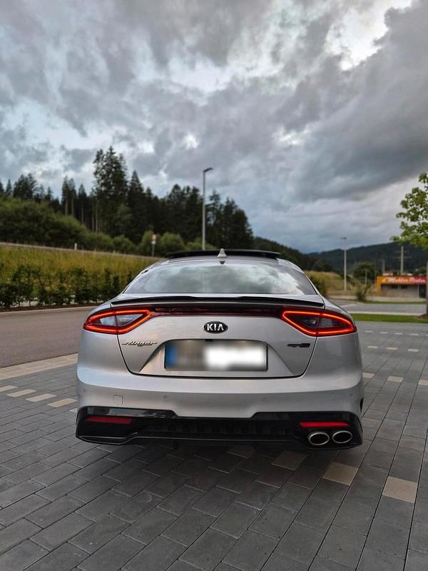 Gebraucht Kia Stinger GT-Line 200 PS (147 kW) 2019 Silber Kleinwagen
