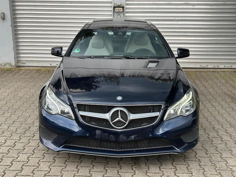 Blau Gebraucht 2013 Mercedes E250 Avantgarde Coupé | 12.250 € (Fairer Preis) - Bild 1/4