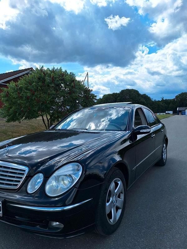 Schwarz Gebraucht 2005 Mercedes E270 AMG Limousine | 5.600 € (Fairer Preis) - Bild 1/4