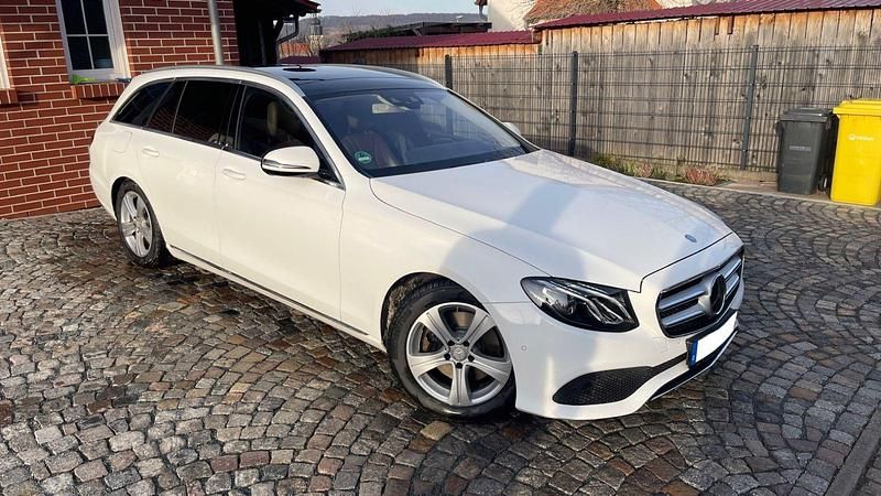Weiß Gebraucht 2017 Mercedes E250 Kombi | 22.999 € (Fairer Preis) - Bild 1/4