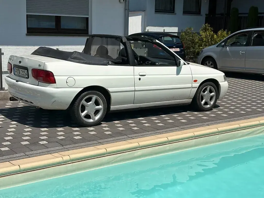 Gebraucht Ford Escort Cabriolet 116 PS (85 kW) 1996 Weiß Cabrio