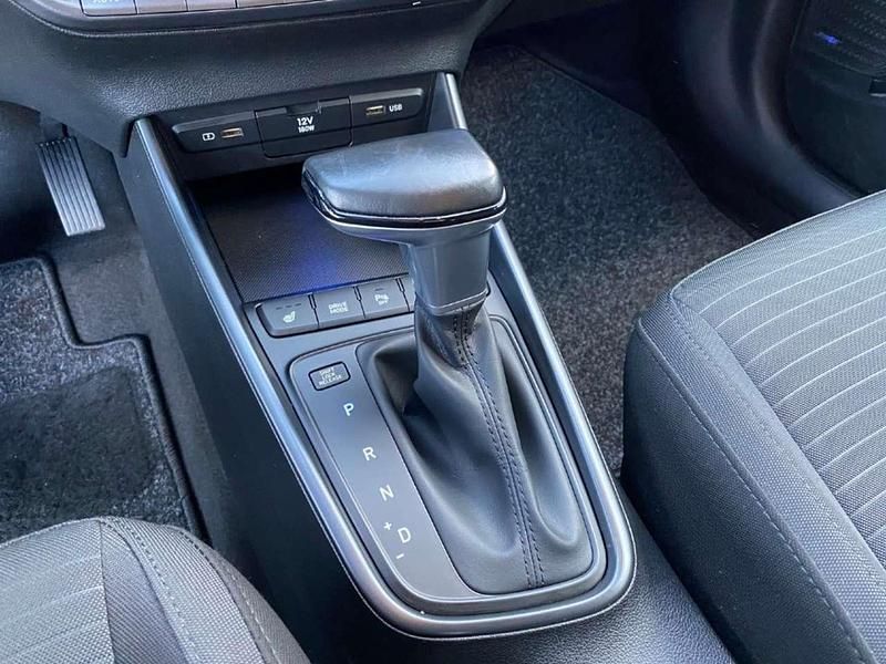 Gebraucht Hyundai i20 Edition 101 PS (74 kW) 2021 Brass met / graubronce Kleinwagen