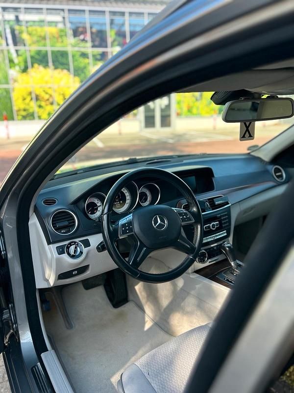 Grau Gebraucht 2012 Mercedes C220 Elegance Kombi | 9.350 € (Fairer Preis) - Bild 1/4