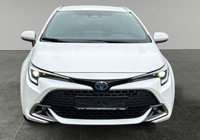 Weiß Gebraucht 2023 Toyota Corolla Team Kombi | 27.000 € (Guter Preis) - Bild 1/4