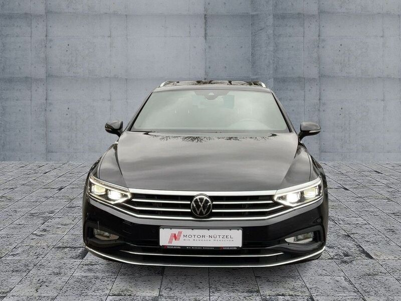 Gebraucht VW Passat Elegance 150 PS (110 kW) 2023 Deep black perleffekt Kombi