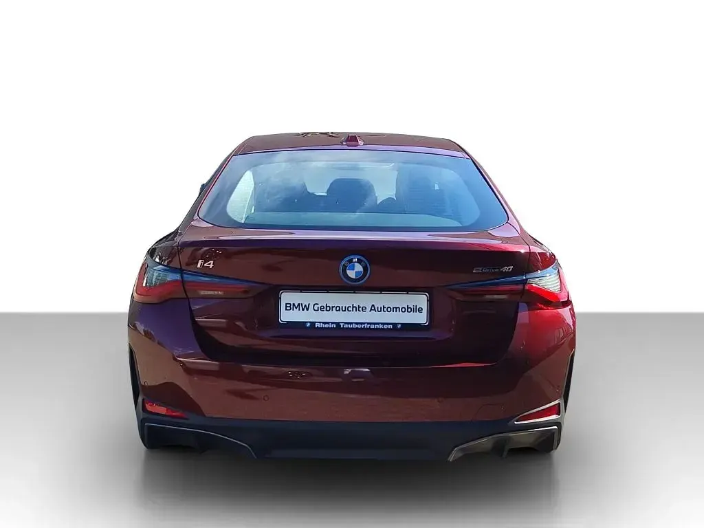 Używany BMW i4 250 kW (340 KM) 2024 Czerwony Sedan/Limuzyna