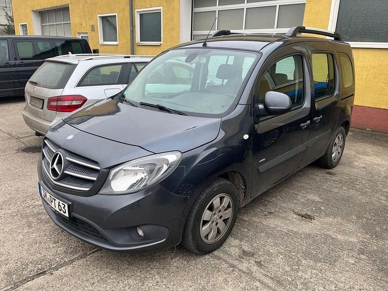 Grau Gebraucht 2017 Mercedes Citan 111 Kombi | 10.900 € (Guter Preis) - Bild 1/4