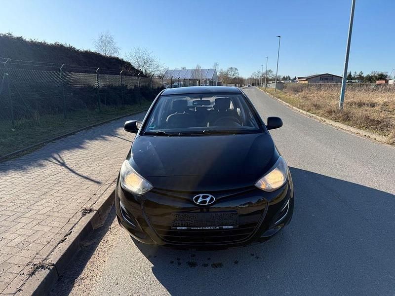 Gebraucht Hyundai i20 Edition 86 PS (63 kW) 2014 Schwarz Kleinwagen