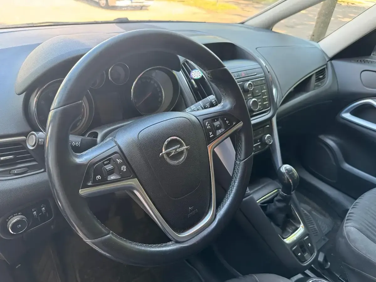 Gebraucht Opel Zafira 120 PS (88 kW) 2015 Weiß Van / Kleinbus