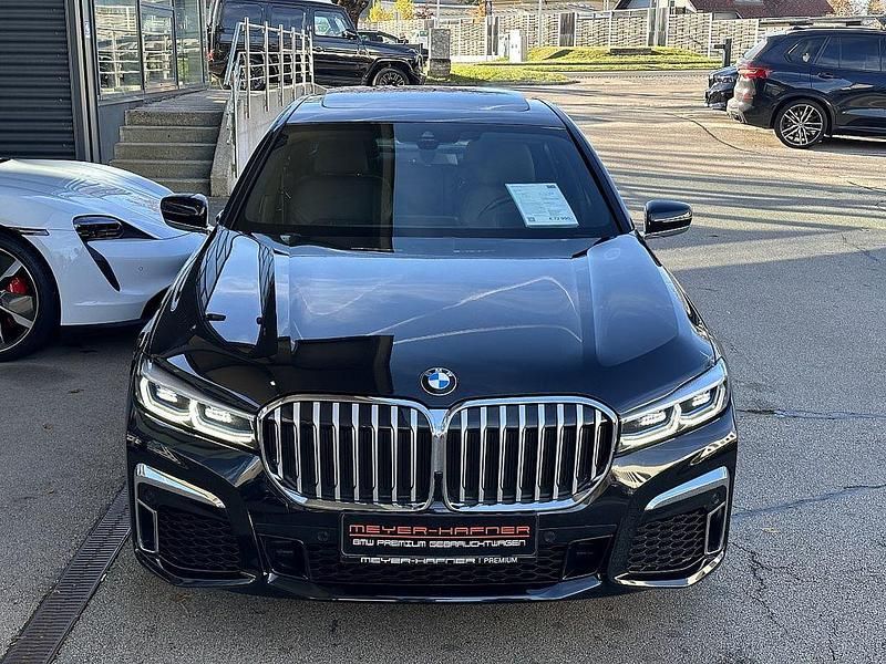Gebraucht BMW 740 333 PS (244 kW) 2022 Schwarz Limousine