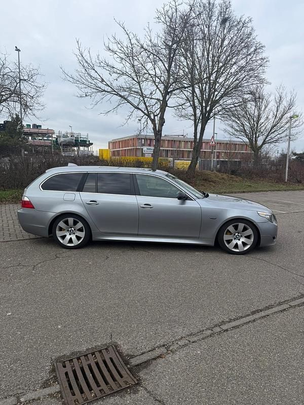 Gebraucht BMW 530 M Sport 218 PS (160 kW) 2004 Grau Kombi
