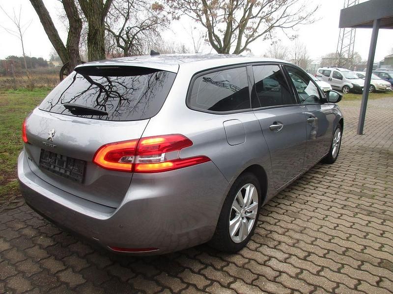 Gebraucht Peugeot 308 SW Active 131 PS (96 kW) 2021 Grau Kombi