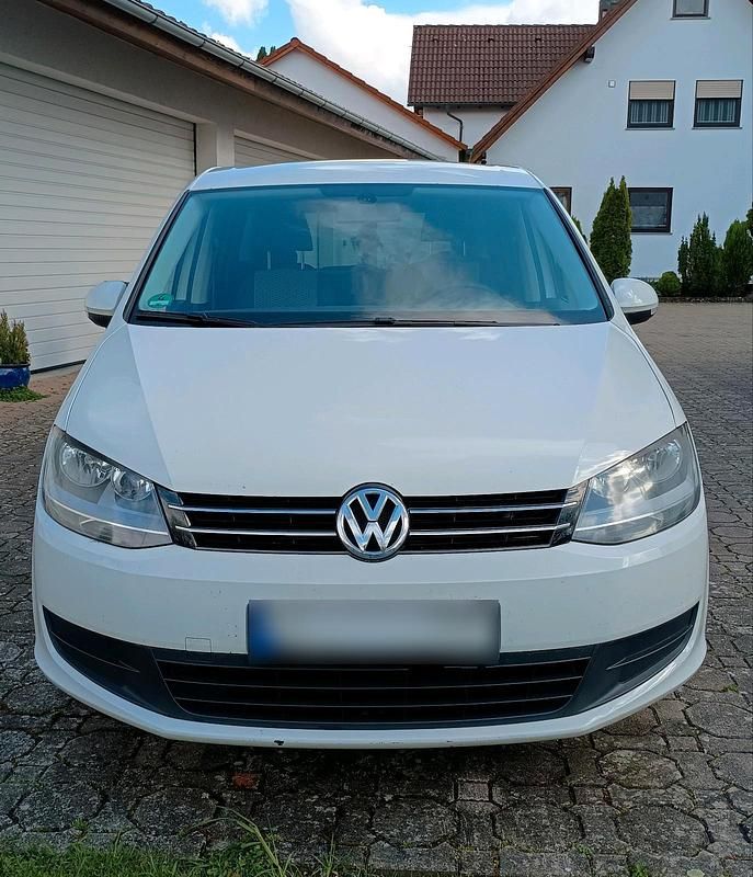 Second-hand VW Sharan 140 CP (102 kW) 2010 Alb Monovolum