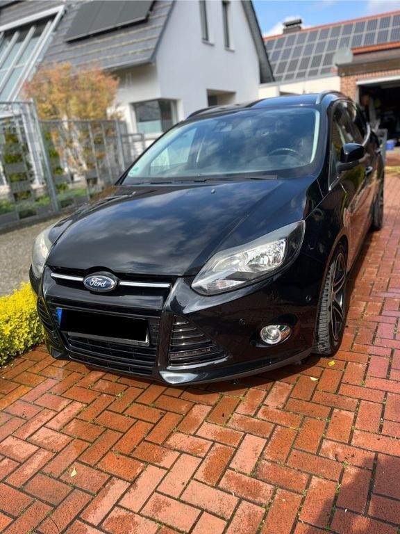 Schwarz Gebraucht 2011 Ford Focus Titanium Kombi | 5.099 € (Fairer Preis) - Bild 1/4