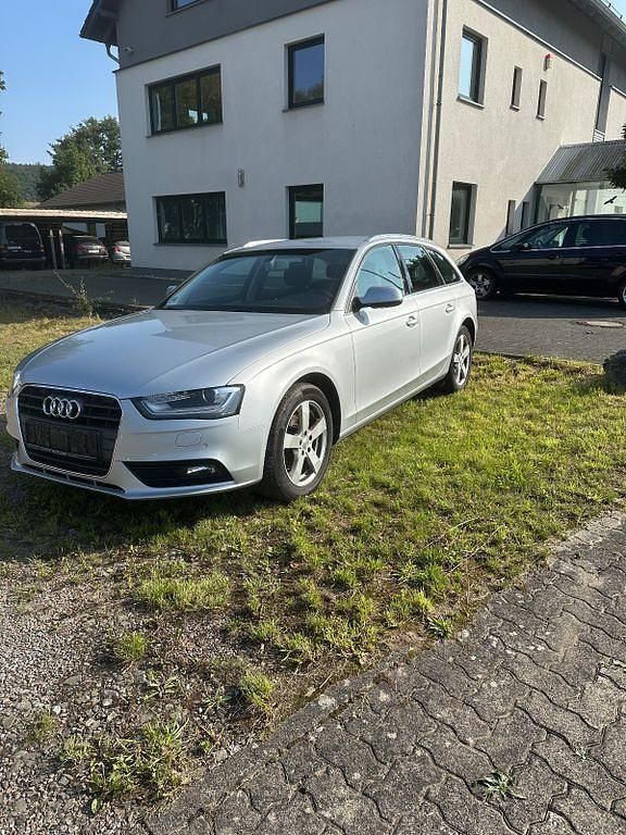 Silber Gebraucht 2014 Audi A4 Attraction Kombi | 9.000 € (Guter Preis) - Bild 1/4