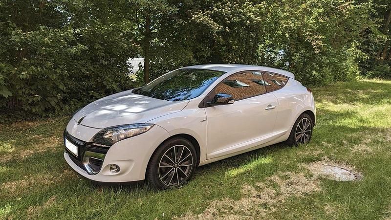 Weiß Gebraucht 2012 Renault Mégane Coupé Bose Edition Coupé | 4.400 € - Bild 1/4